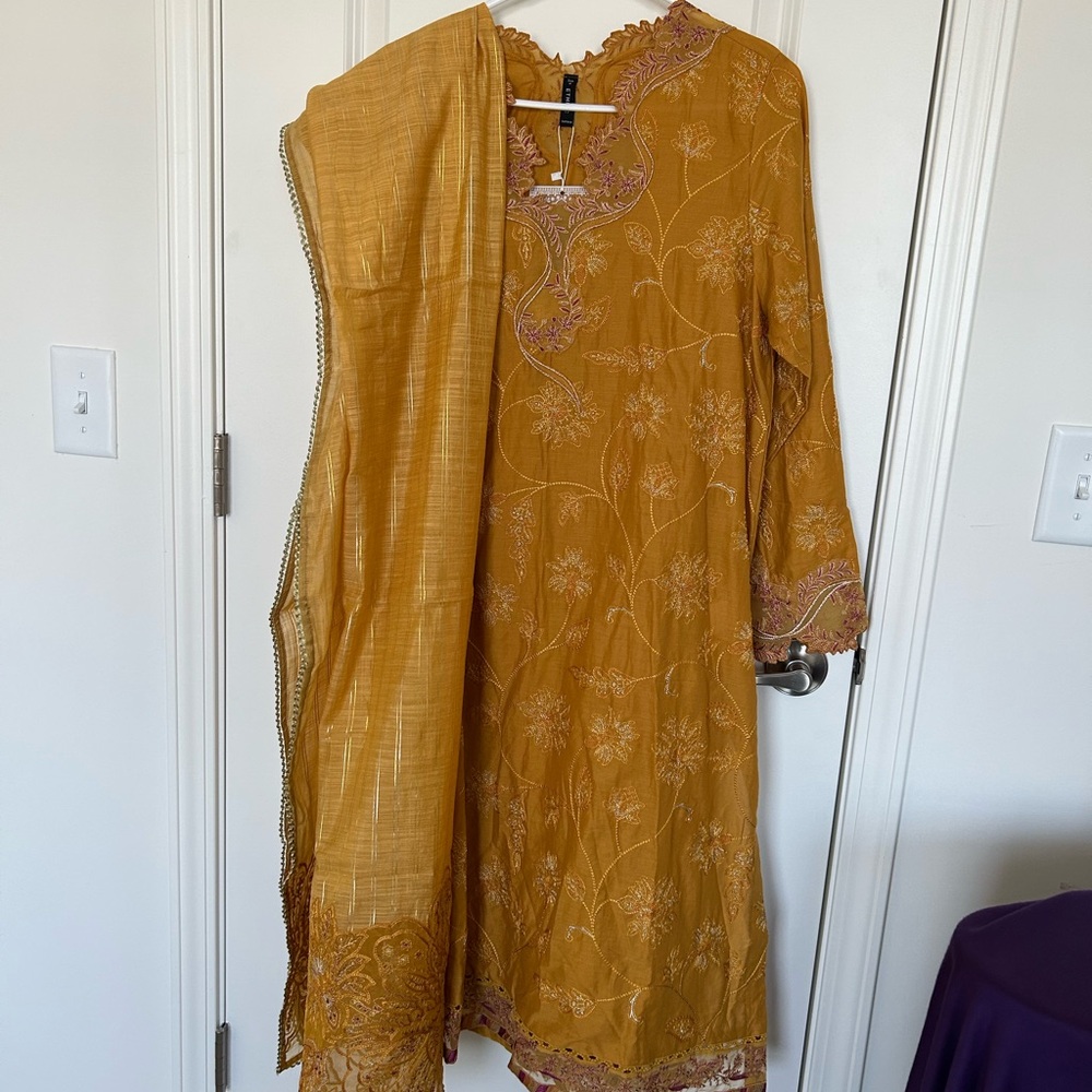 ETHNIC Embroidered Pakistani 3pc suit